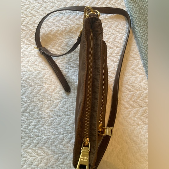 Authentic crossbody Prada nylon with leather strap and gold hardware - Picture 9 of 12